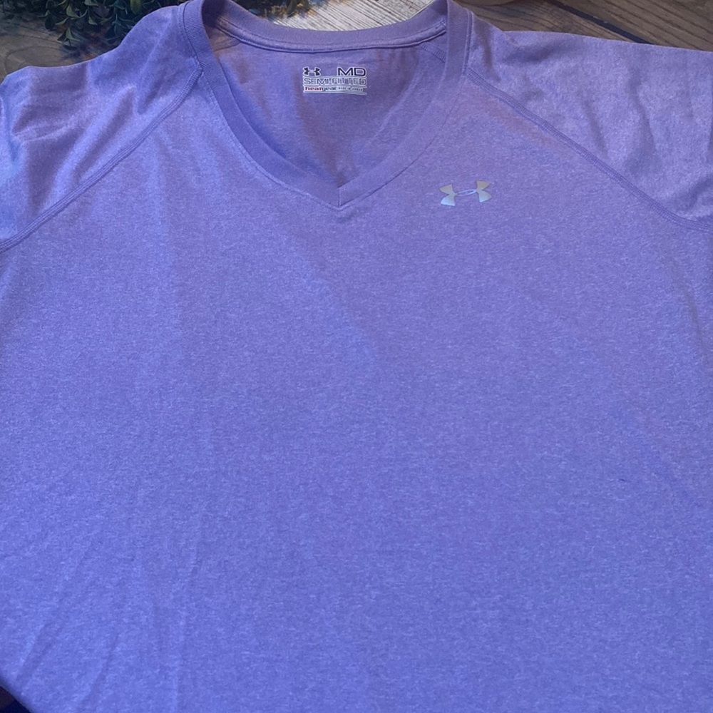 Women’s used but excellent condition Under Armour semi fitted lilac tee. Size M